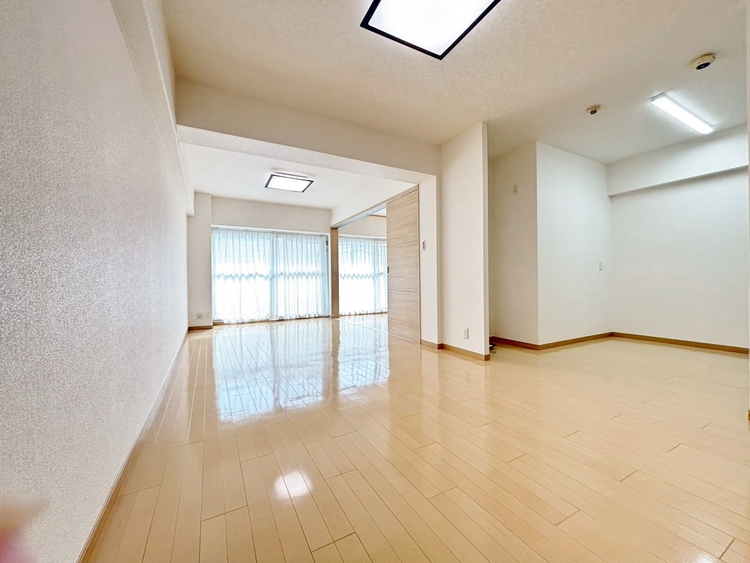 居間 飾り過ぎないシンプルな内装と偏り過ぎないデザインで統一しました。