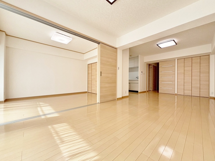 居間 快適に過ごす毎日を求めて、暮らしの中でご自身の「マイホーム」に創り上げてください。