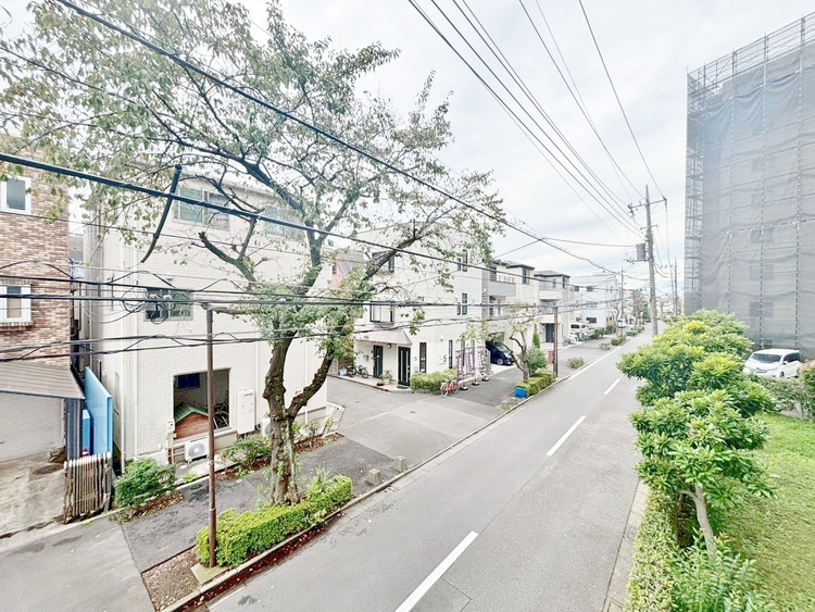 バルコニー 窓を開けると広がる青空。心をリフレッシュして日々を過ごしていきましょう。