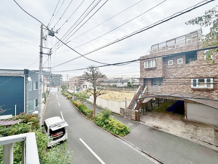 バルコニー 頬をなでる、優しい風を感じることが出来ます。