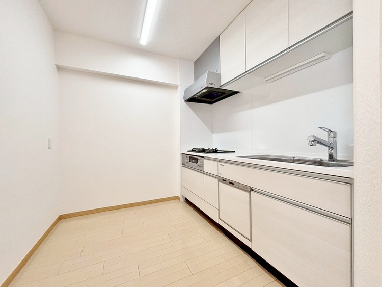 キッチン スマートな意匠と充実の機能を備えたキッチンが、暮らしにおいしい彩りを添えます。