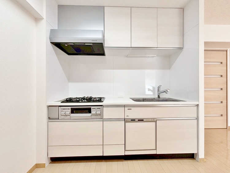 キッチン 洗練されたスタイリッシュなデザイン性と使いやすさを備えた仕様。