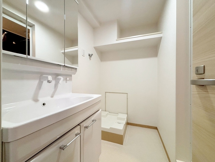 洗面 清潔感と心地よさを重視した、上質感漂うパウダールーム。