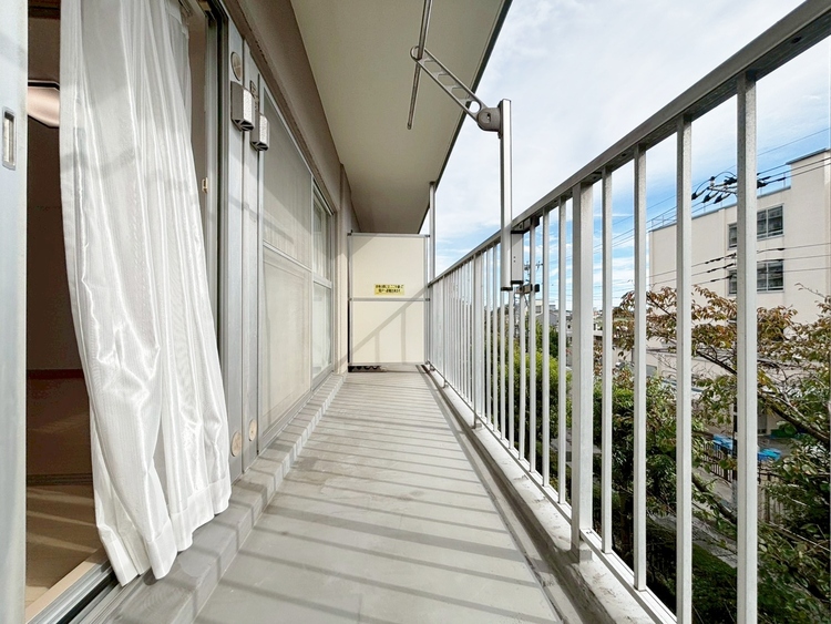 バルコニー 暮らしの中で、光と風を演出してくれるバルコニー。