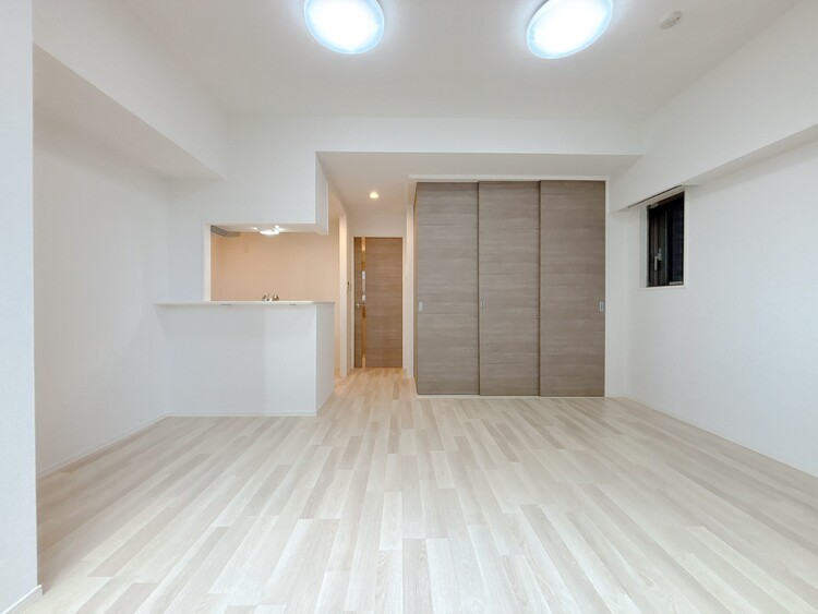 居間 居心地の良い空気感は、暮らしのステージを彩り、心からのやすらぎと満足感を与えてくれます。