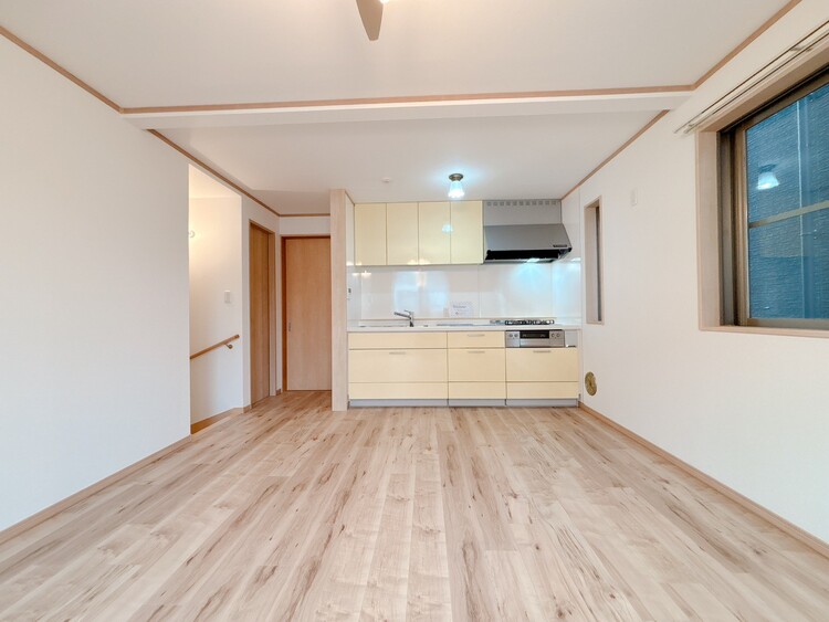 居間 忙しく過ぎゆく日常を置き去るほど、ゆったりした時間が流れるリビング。