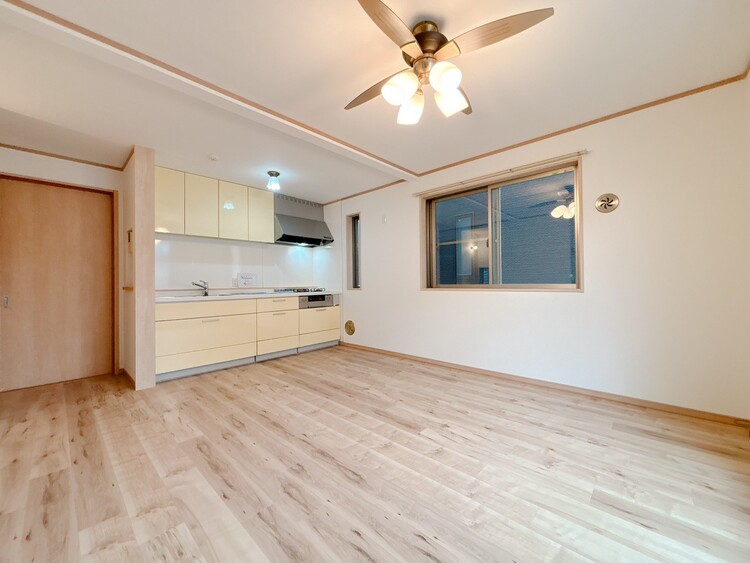 居間 居心地の良い空気感は、暮らしのステージを彩り、心からのやすらぎと満足感を与えてくれます。