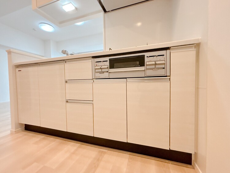 キッチン スマートな意匠と充実の機能を備えたキッチンが、暮らしにおいしい彩りを添えます。