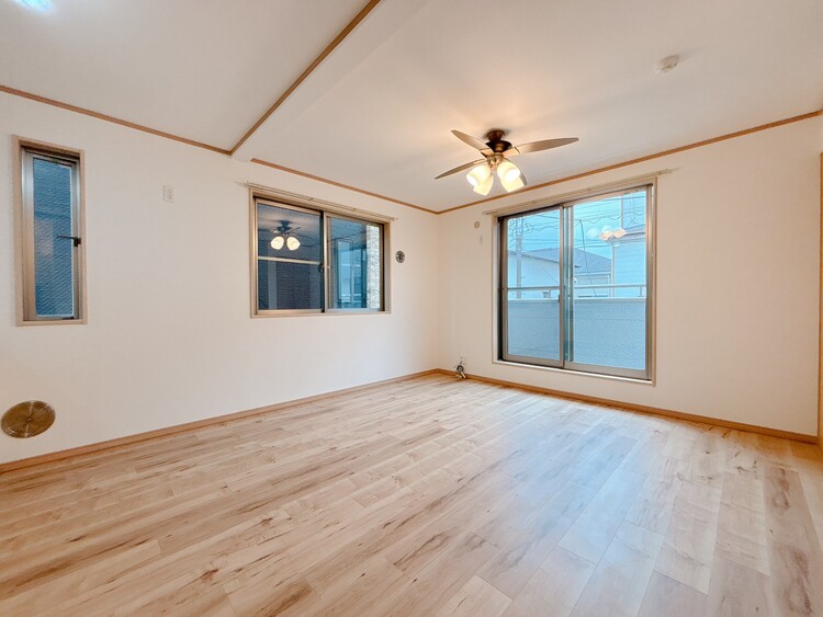 居間 飾り過ぎないシンプルな内装と偏り過ぎないデザインで統一しました。