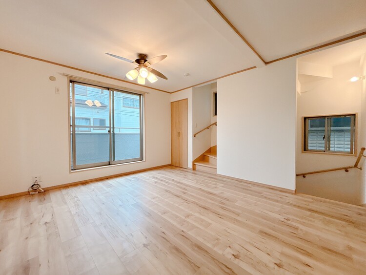 居間 快適に過ごす毎日を求めて、暮らしの中でご自身の「マイホーム」に創り上げてください。