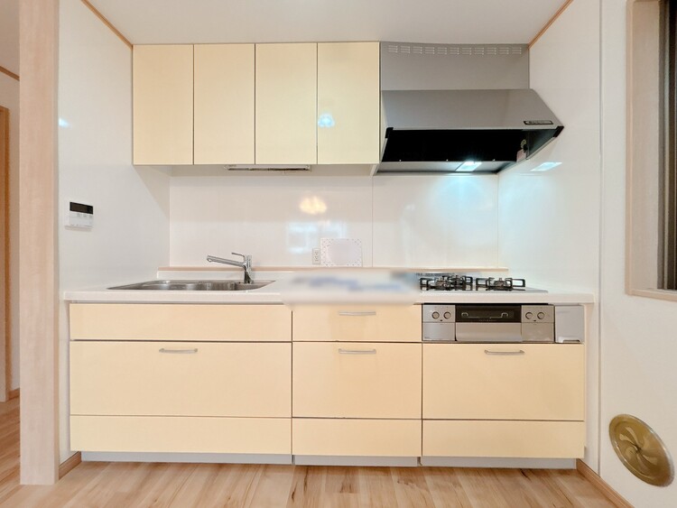 キッチン スマートな意匠と充実の機能を備えたキッチンが、暮らしにおいしい彩りを添えます。