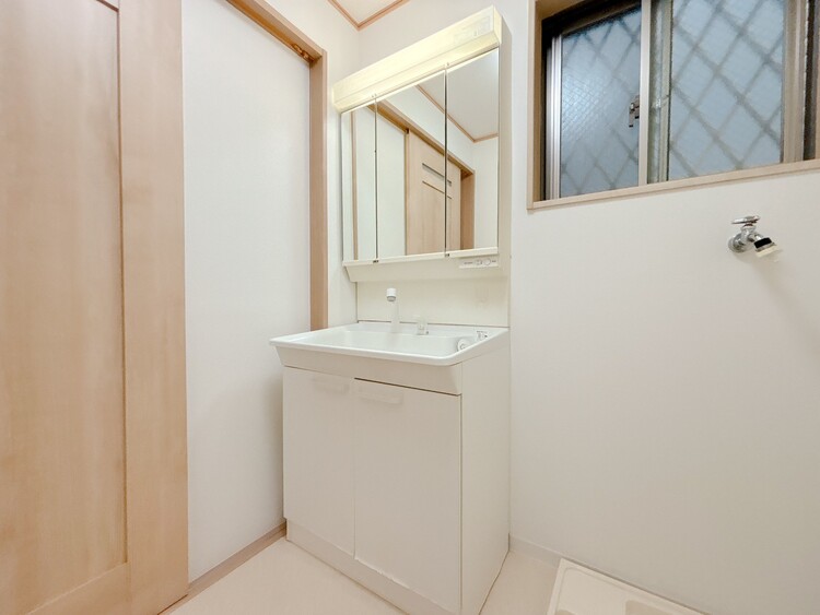 洗面 何かと物が増える場所だからこそ、スッキリと見映えの良い空間に。