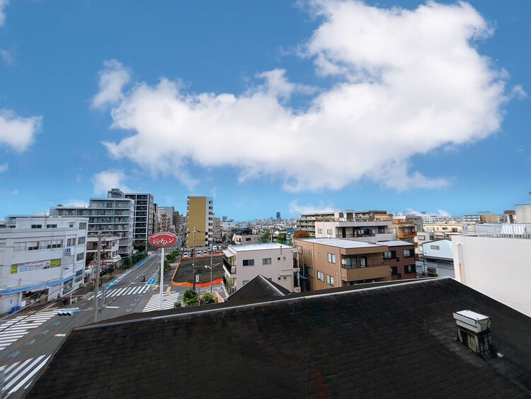 バルコニー 頬をなでる、優しい風を感じることが出来ます。