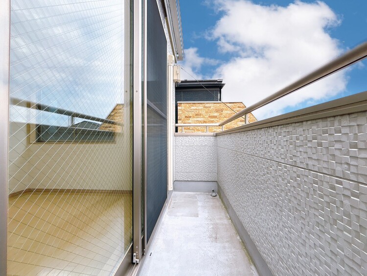 バルコニー 暮らしの中で、光と風を演出してくれるバルコニー。