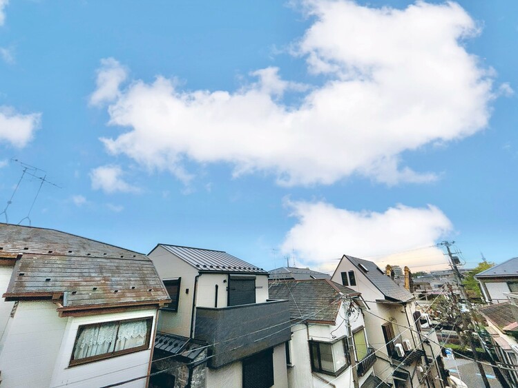 バルコニー 窓を開けると広がる青空。心をリフレッシュして日々を過ごしていきましょう。