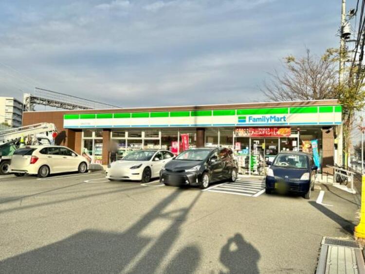 周辺 ファミリーマート 日野台五丁目店迄120ｍ