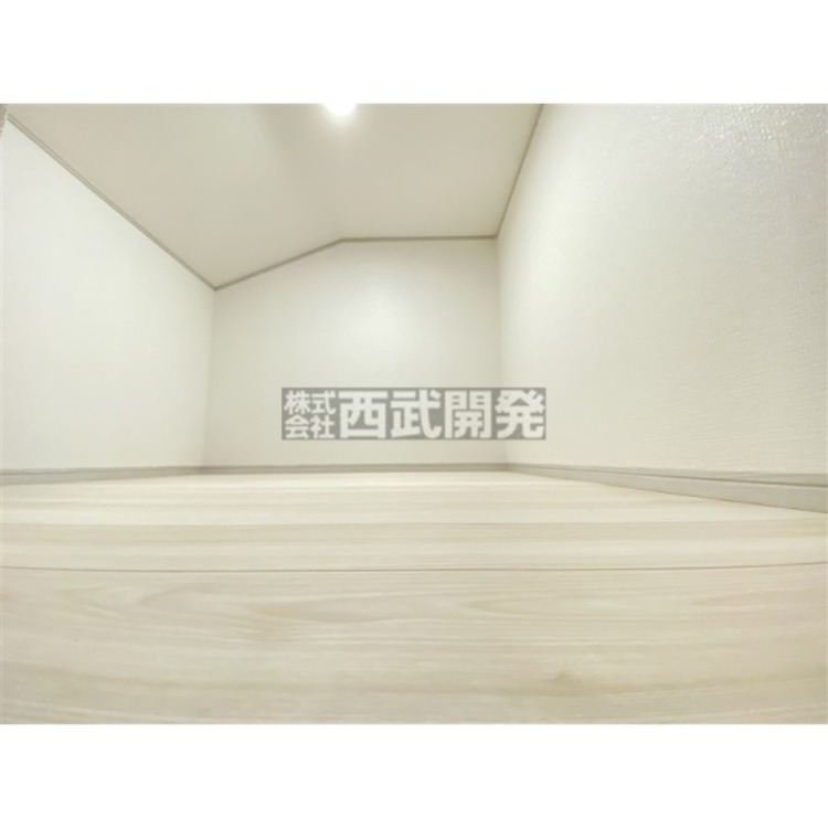 内装 小屋裏収納