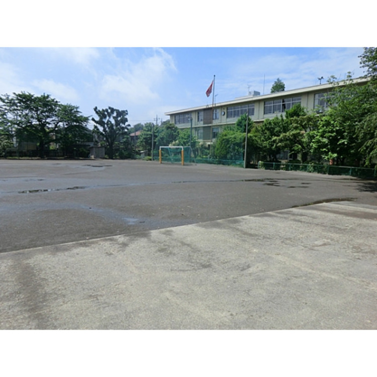 周辺 第二小学校(約240m)