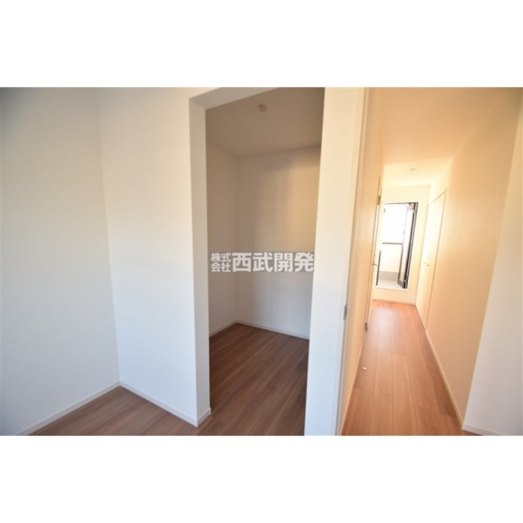 収納 ２階洋室６帖備え付けのウォークインクローゼット