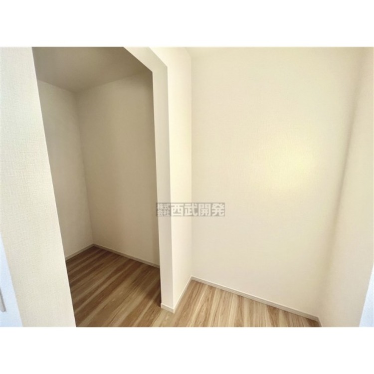 収納 ２階洋室７.７帖備え付けのウォークインクローゼット