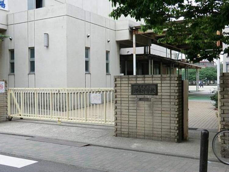 周辺 川崎市立桜本中学校	270m