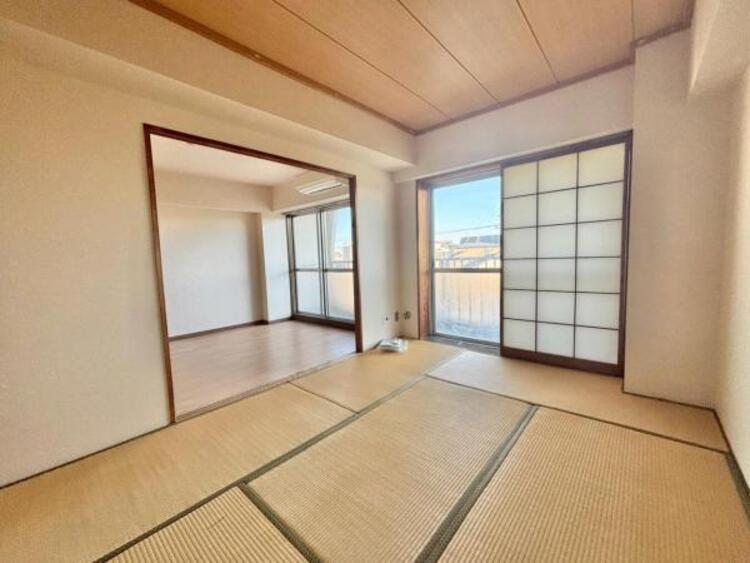 内装 住まう方自身でカスタマイズして頂けるように「シンプル」にデザインされた室内。自由度が高いので家具やレイアウトでお好みの空間を創り上げられます。