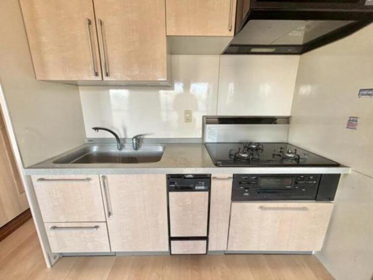 キッチン キッチンは毎日使う場所だから、忙しいときでも使いやすく、いつもキレイに保ちたい。等身大のわが家らしい、ぴったりのキッチン。