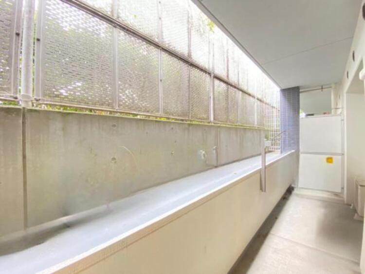 その他 気持ち良い晴天の日は、まったりしたひと時をお過ごし下さいませ。（2025.10.31 こちらの写真は一部家具消しの加工を行っております）