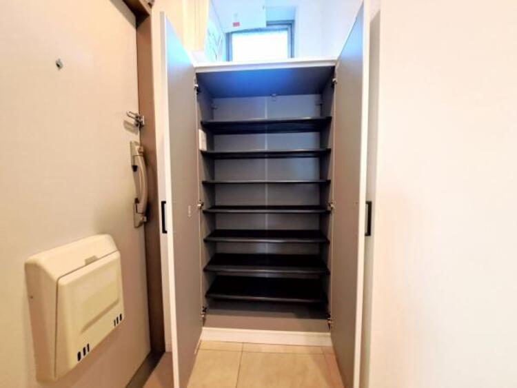 収納 玄関には収納豊富なシューズクローゼットも完備。雑多な玄関でなくスッキリ空間にできるよう設計しました。