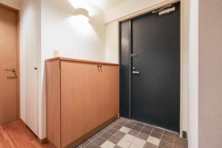 その他 一日の始まりと終わりはこちらの玄関から。今後ご家族の「行ってきます」「ただいま」が行き交う空間となるでしょう。