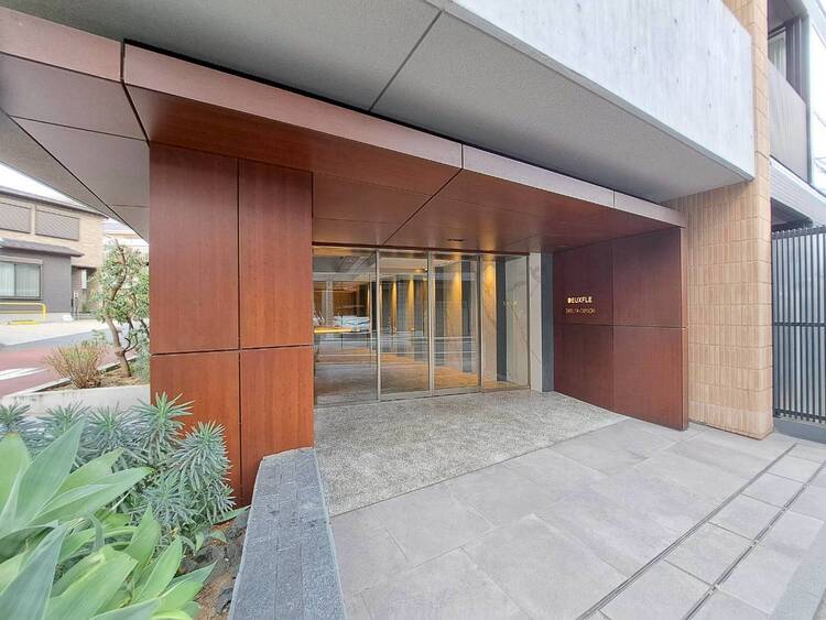 その他 上質感漂う玄関アプローチです。