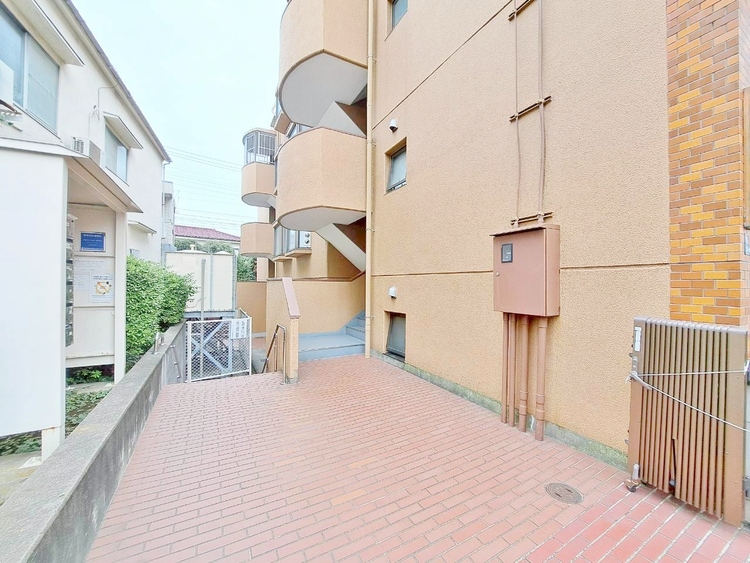 その他 上質感漂う玄関アプローチです。