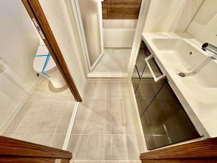 その他 十分な広さの脱衣所。