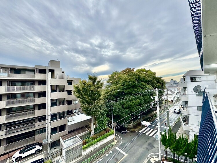 その他 眺望や窓からの景色が良いと、家で過ごす時間も快適です。