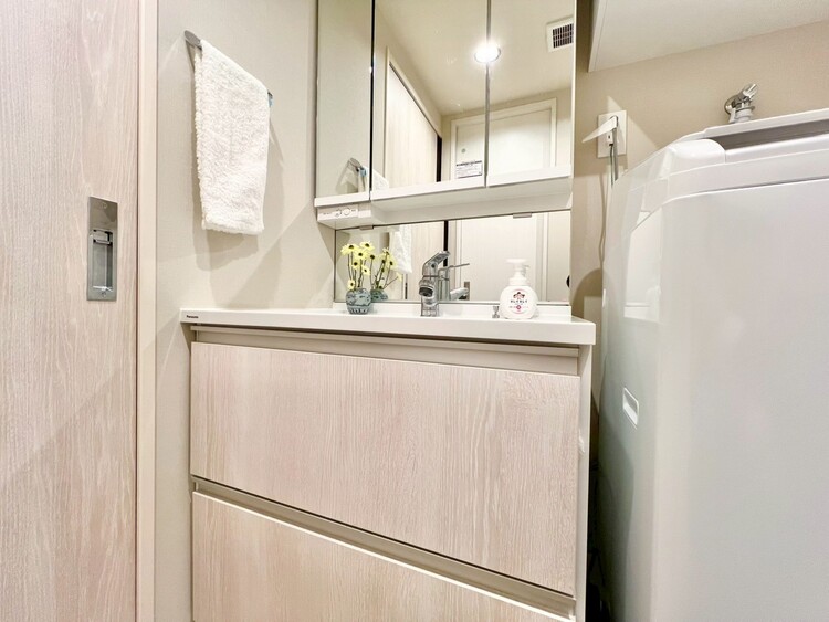 その他 清潔感を感じられる洗面化粧台。