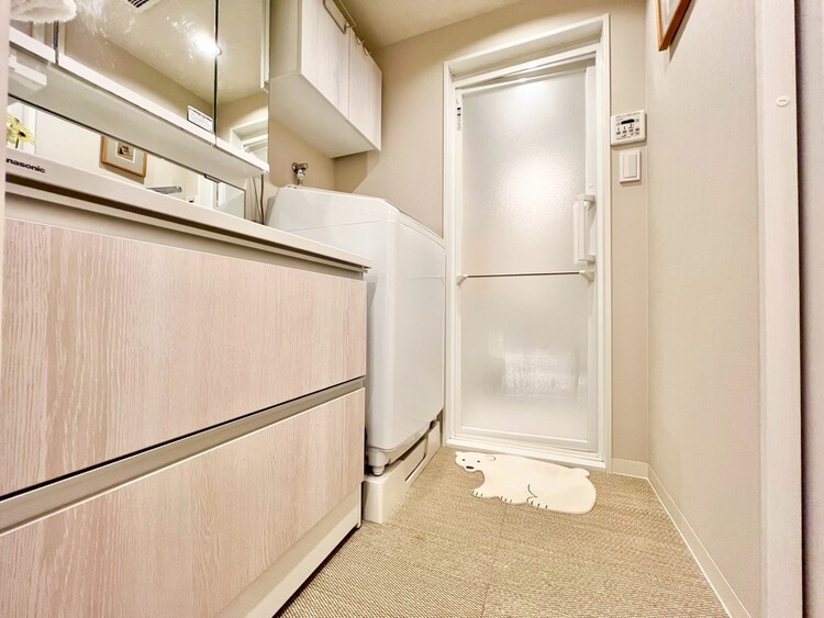 その他 十分な広さの脱衣所。