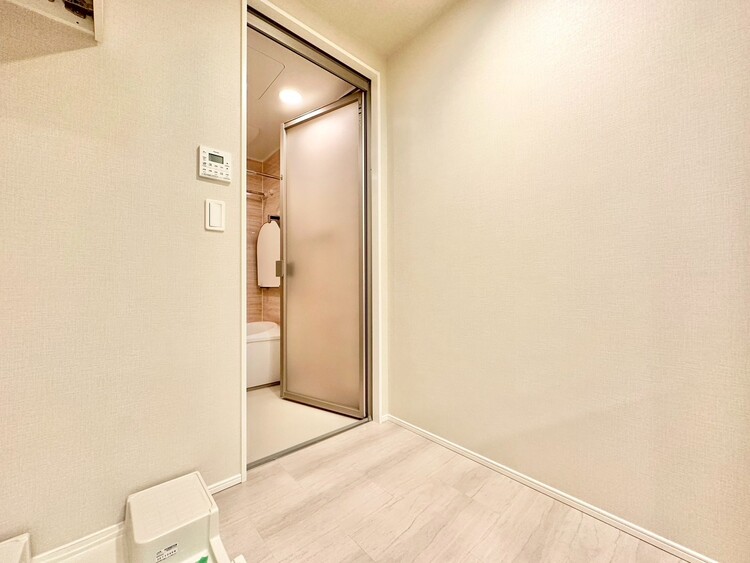 その他 十分な広さの脱衣所。