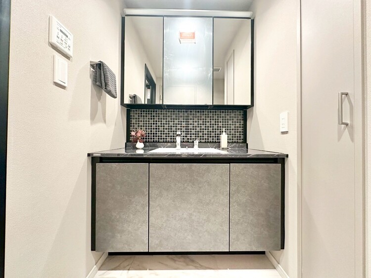 その他 清潔感を感じられる洗面化粧台。