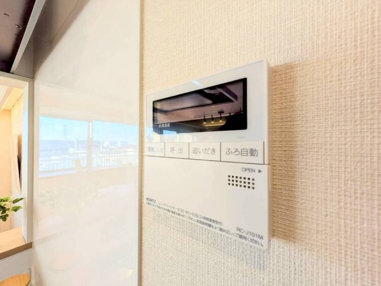 その他 見やすい画面で操作しやすい給湯パネル。