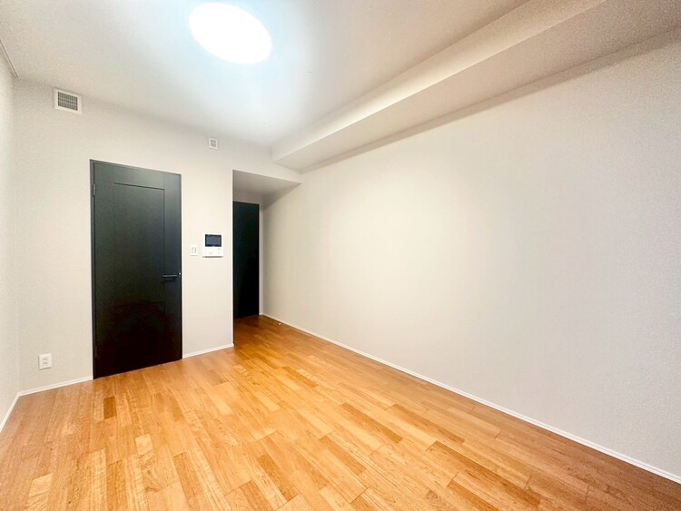 寝室 清かで艶やかな時間をもたらしてくれる室内です。