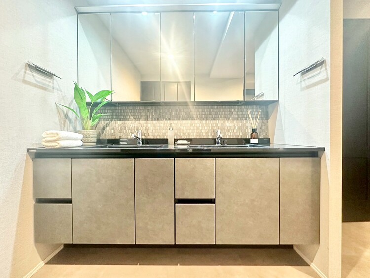 洗面 清潔感を感じられる洗面化粧台。