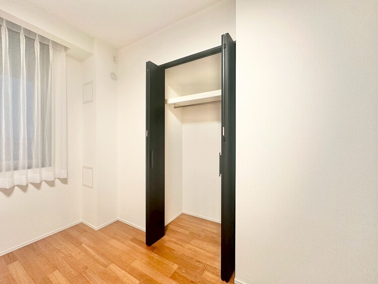 収納 家電やスーツケース、ストック品など何でも片付く嬉しい空間です。