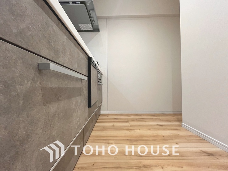 キッチン 【KITCHEN】◆ワクワク◆開放的で機能性も高いシステムキッチン。お子様は毎日のご飯にワクワク！