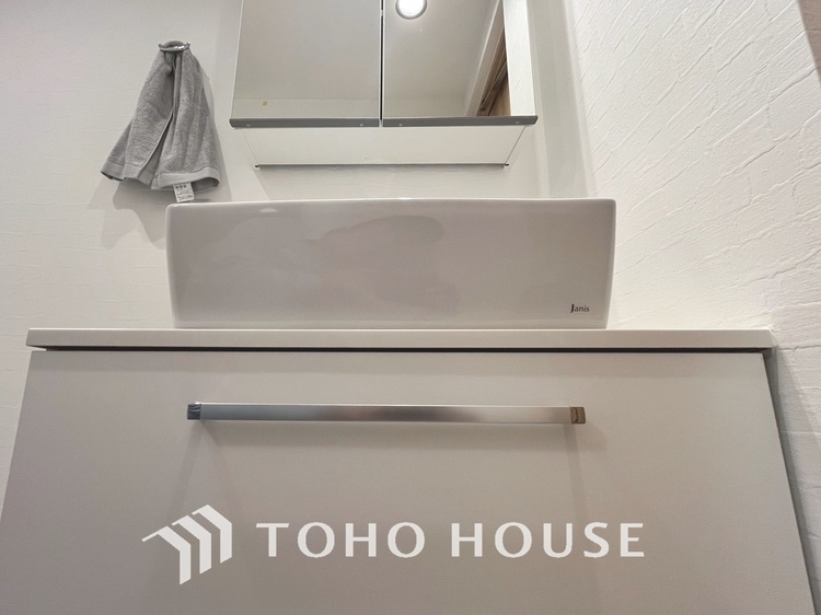 洗面 【WASHROOM】◆快適◆煌びやかな暮らしの中にも忘れたくない快適さ。大きな収納が助けてくれます。