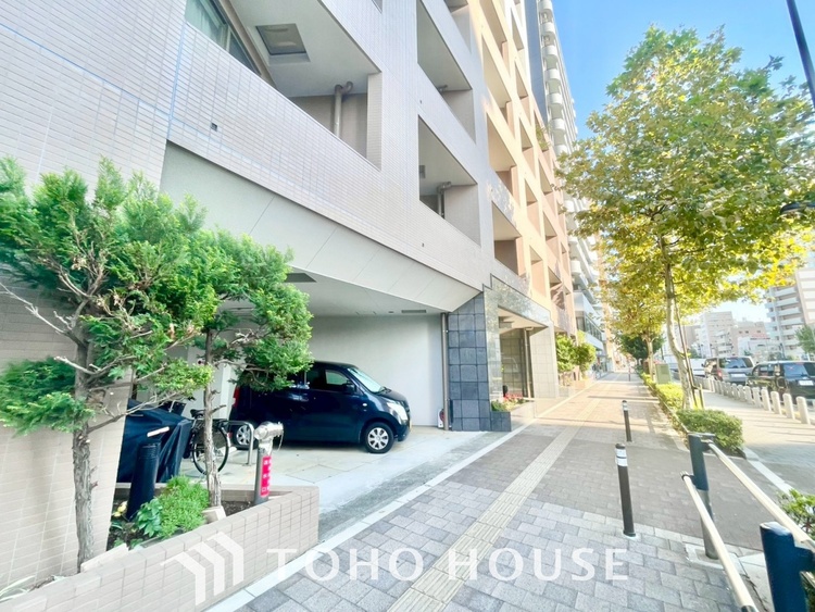 その他 【BALCONY】◆BLUE SKY◆自然の心地よさに包まれる。大開口の外に広がるのは爽やかな青空。