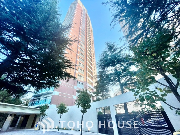 外観 【APPEARANCE】◆陽光◆が差し込む。この開放的な空間に家族の笑顔が集う。家族が一緒に過ごす空間は明るく、そして居心地よく。