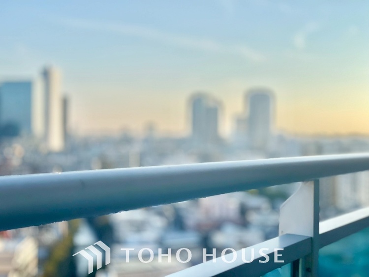 バルコニー 【BALCONY】◆Open new door◆扉の向こうには青空が広がっている。