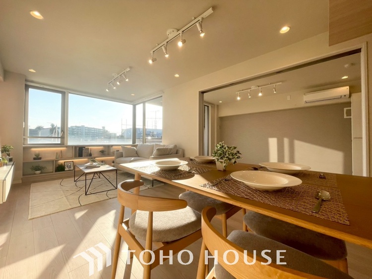 内装 【LIVING】◆煌びやか◆愛おしい家族との団欒の時間をより一層幸せなものに感じさせる煌びやかなLDK。輝かしい毎日が待っています。