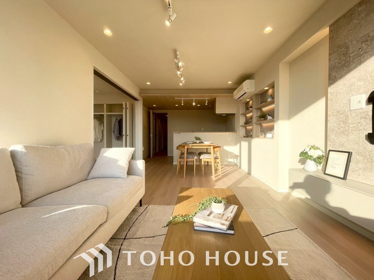 内装 【LIVING】◆眩い◆光が燦々と入り、家族の笑顔を照らす。「いつまでも続いて」と願う夢のような毎日がここにある。