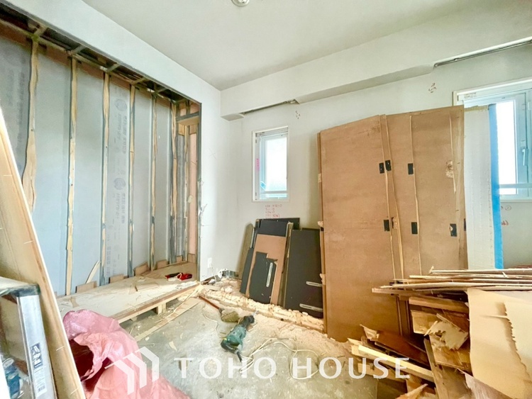 内装 現在改装中◆Sunshine◆光が燦々と入り、いるだけで気持ちいい。「開放的でゆとりあるお部屋です。」